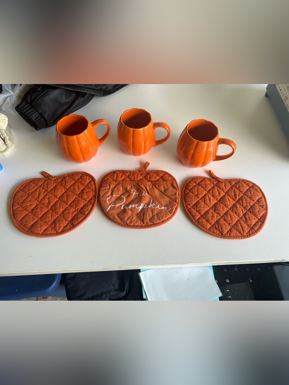 Royal Norfolk Orange Pumpkin Mugs with Quilted Pumpkin Pot Holders